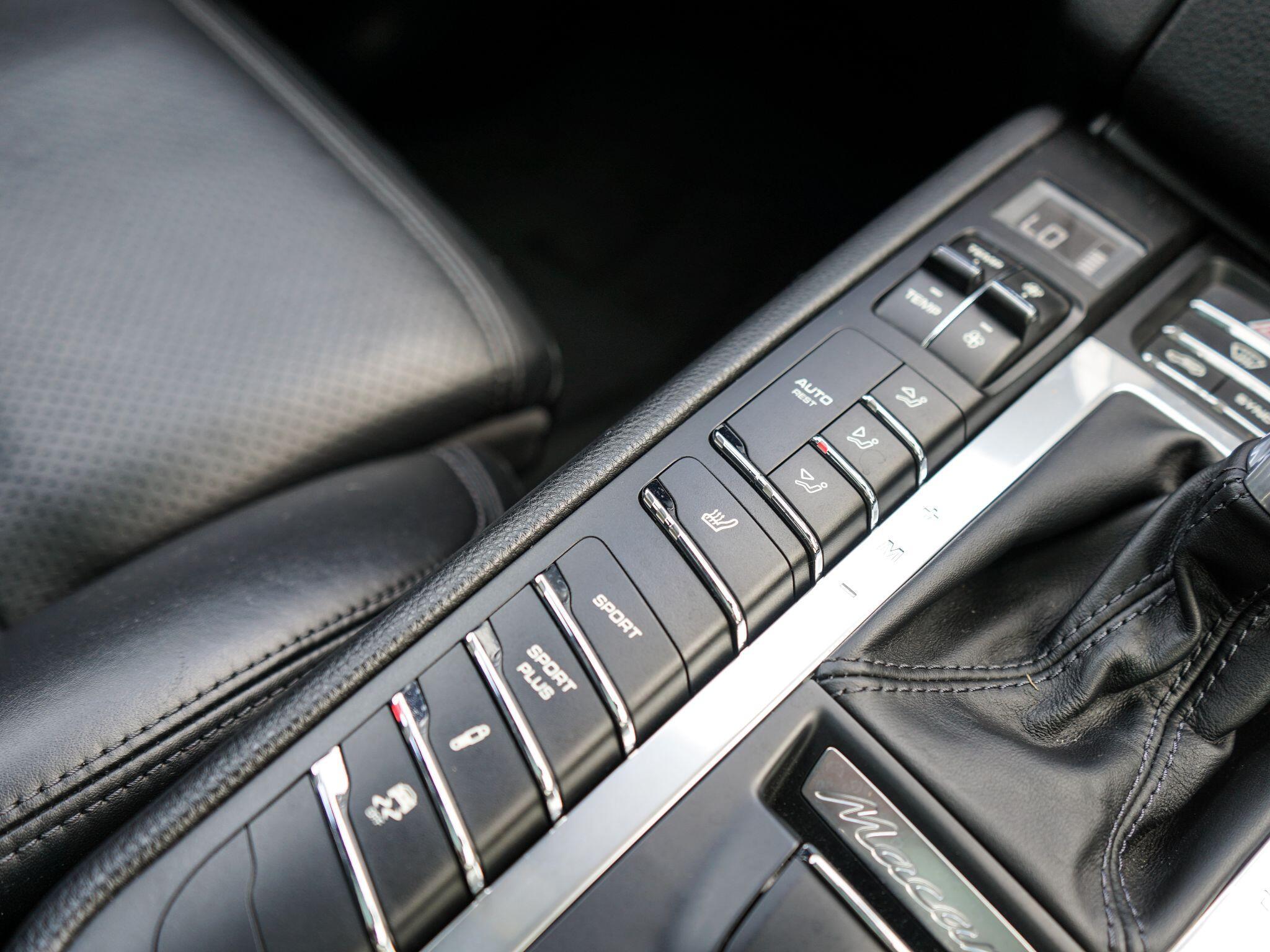 Porsche Macan 3.6T V6 Turbo Performance PDK 4WD Euro 6 (s/s) 5dr — photo 28
