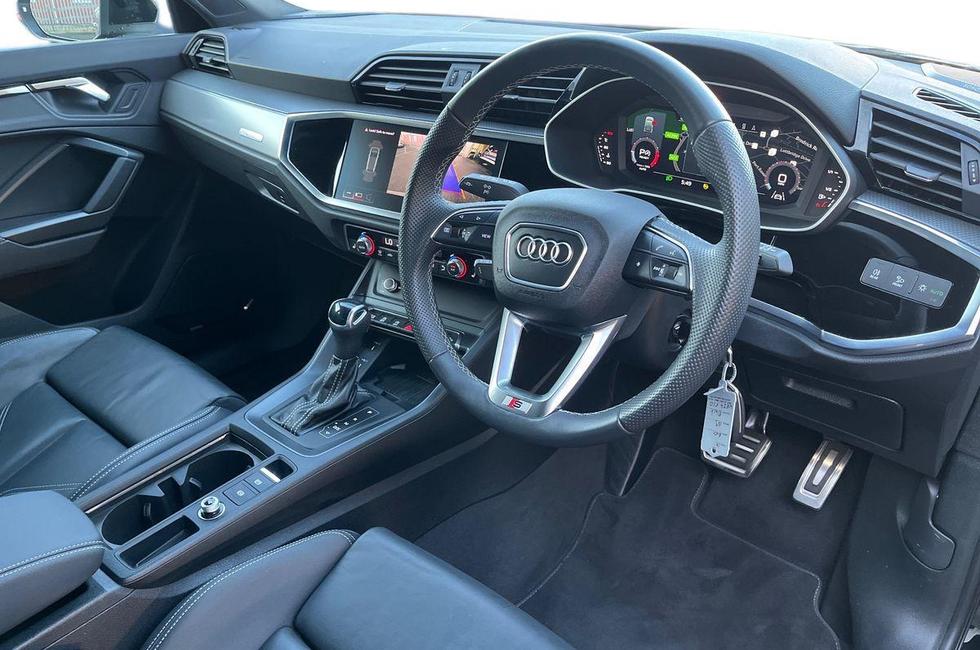Audi Q3 Photo at-a67e7c1ed9ed4b5b8ac623981b81967a.jpg