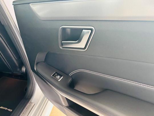 Mercedes-Benz E Class Photo at-a6bd6ed88e8d47e2b2fb4c27bf0542d7.jpg