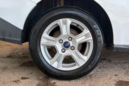 Ford TRANSIT COURIER Photo at-a6de71b4b6cb4d98acb66778904ffb59.jpg