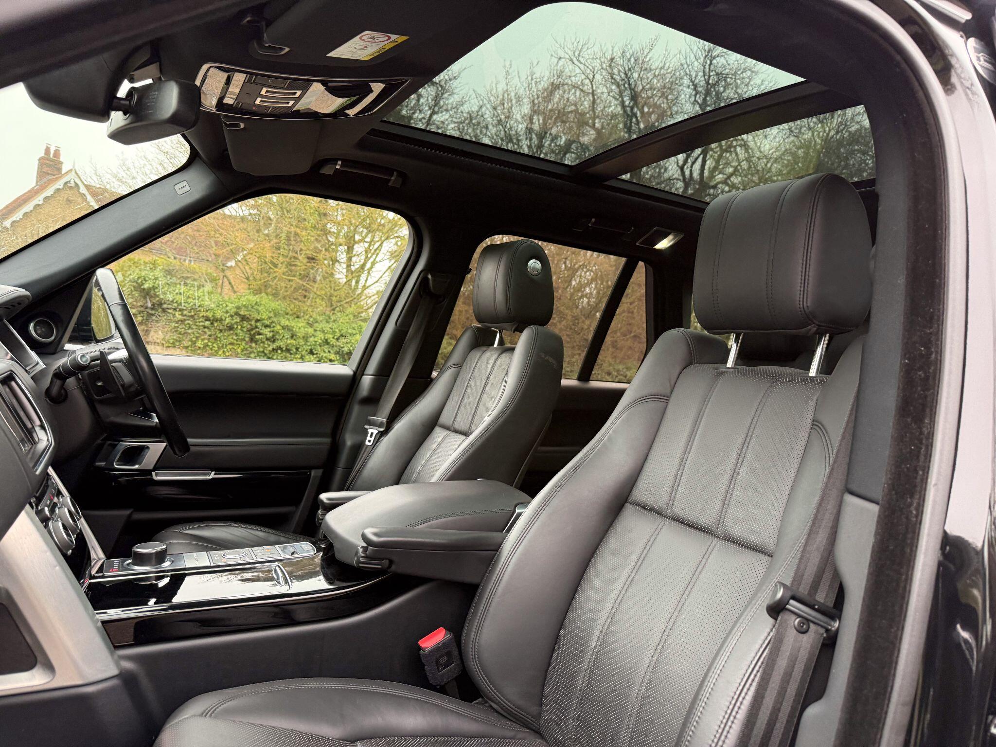 Land Rover Range Rover 3.0 TD V6 Vogue Auto 4WD Euro 6 (s/s) 5dr — photo 12