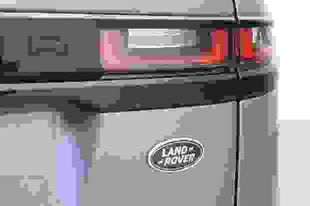 Land Rover RANGE ROVER VELAR Photo at-a7164c24134546ed922fd9260774e1f4.jpg