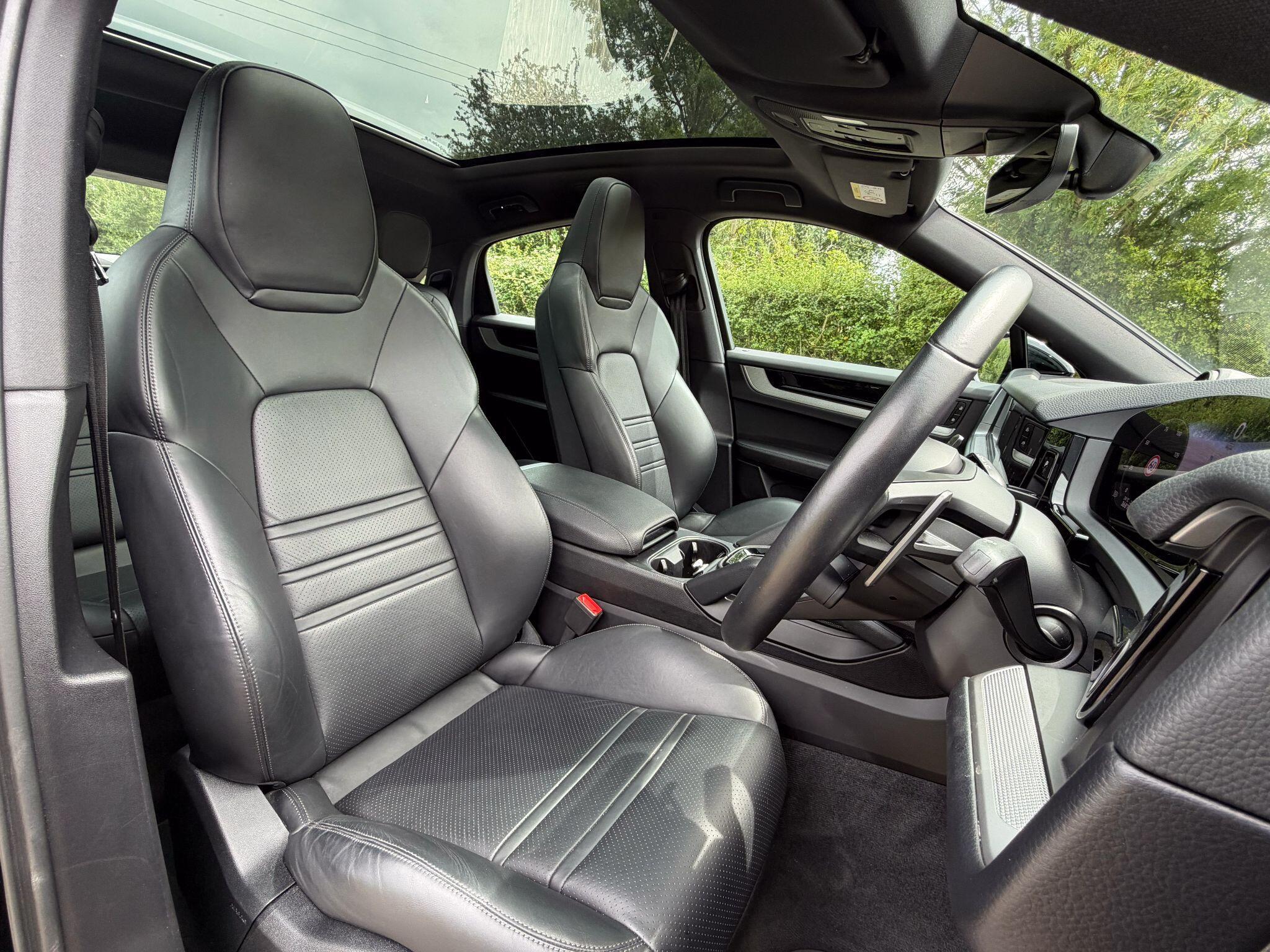 Porsche Cayenne 3.0 V6 E-Hybrid 25.9kWh TiptronicS 4WD Euro 6 (s/s) 5dr — photo 19