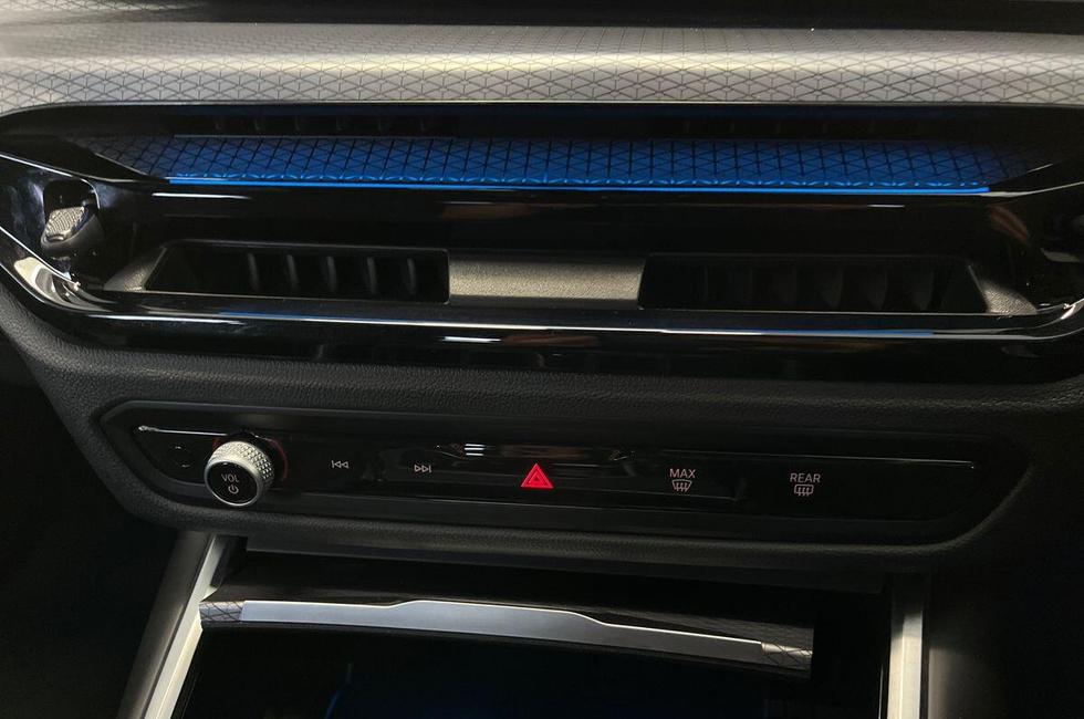 BMW 3 Series Photo at-a74338cad28441328713c95c0ba13eee.jpg