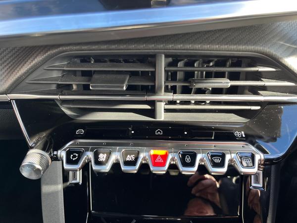 Used Peugeot E-2008 YB74CUO 31