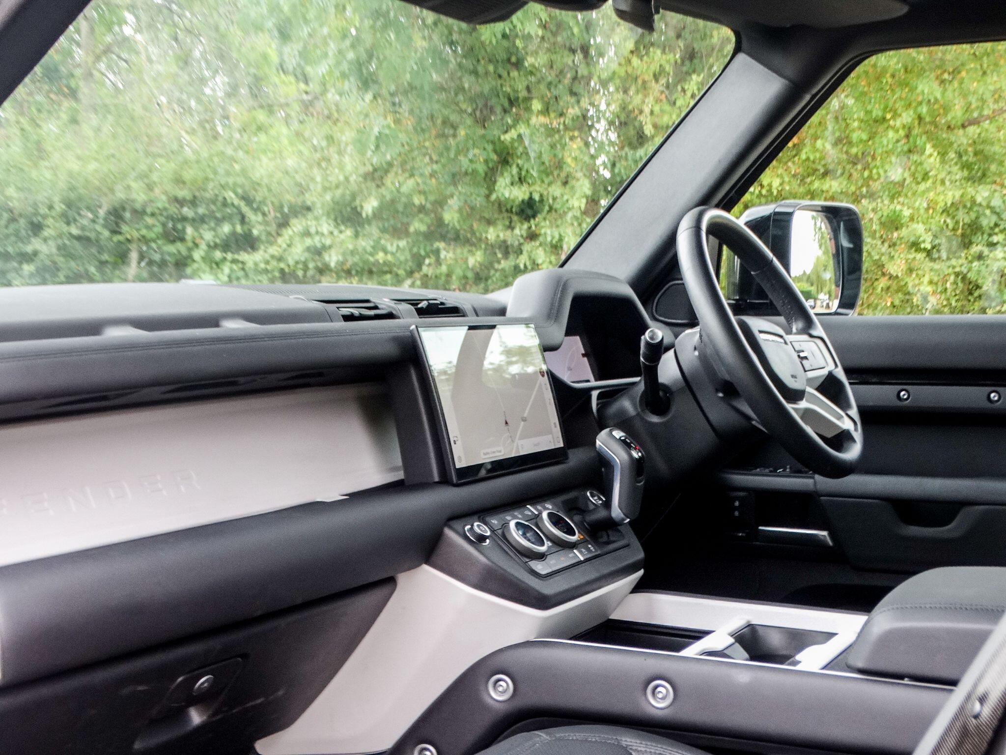 Land Rover Defender 110 3.0 D350 MHEV X-Dynamic SE Auto 4WD Euro 6 (s/s) 5dr — photo 16