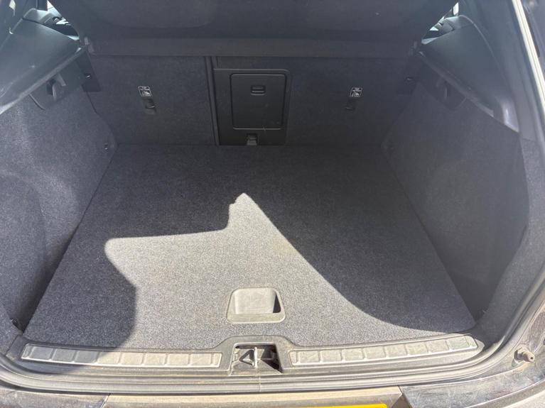 Used Volvo XC40 OE68UHH 16