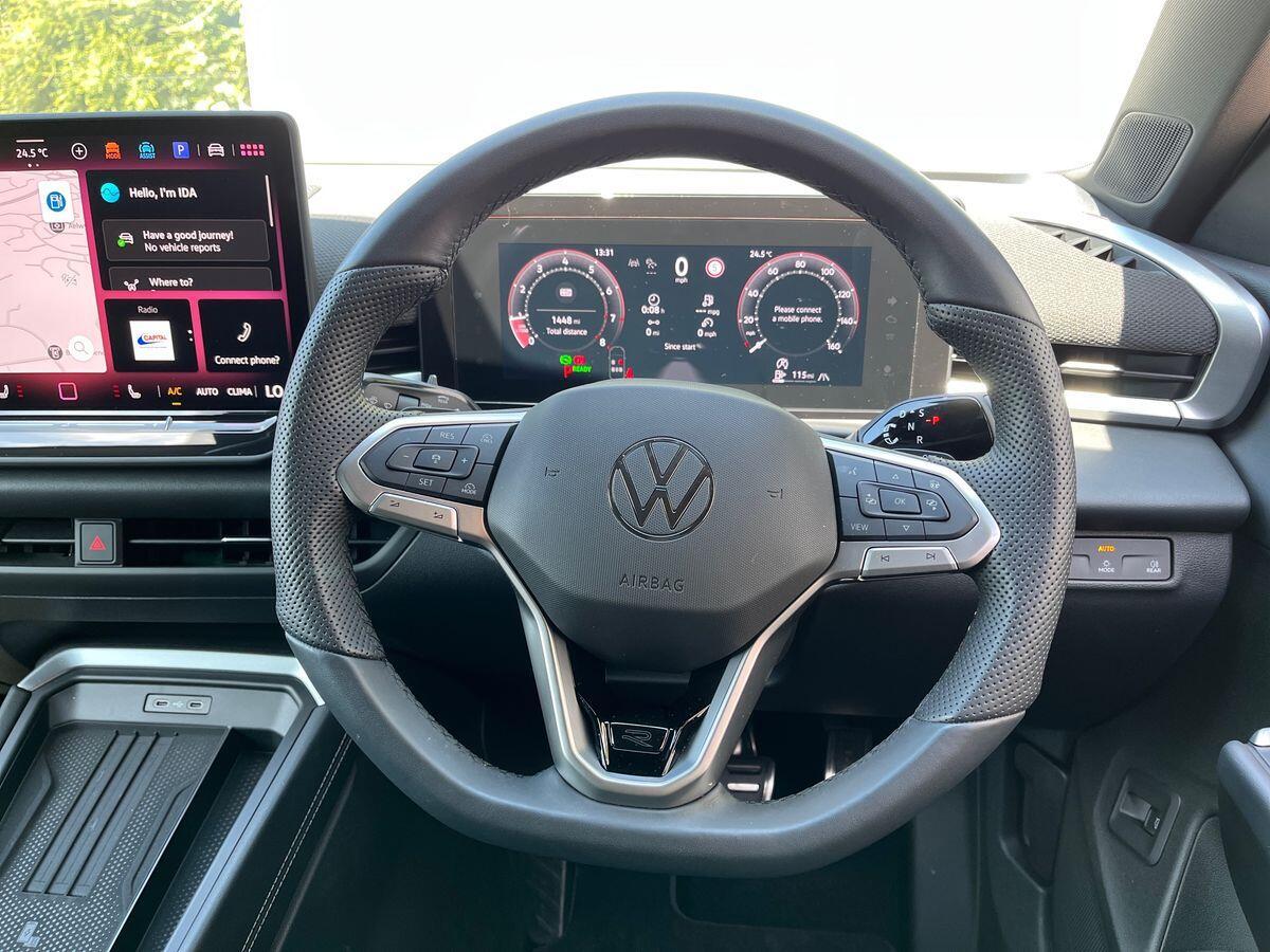 Volkswagen T-Roc Photo at-a7f4fdfcdc5947d5856281243fb2a9a1.jpg