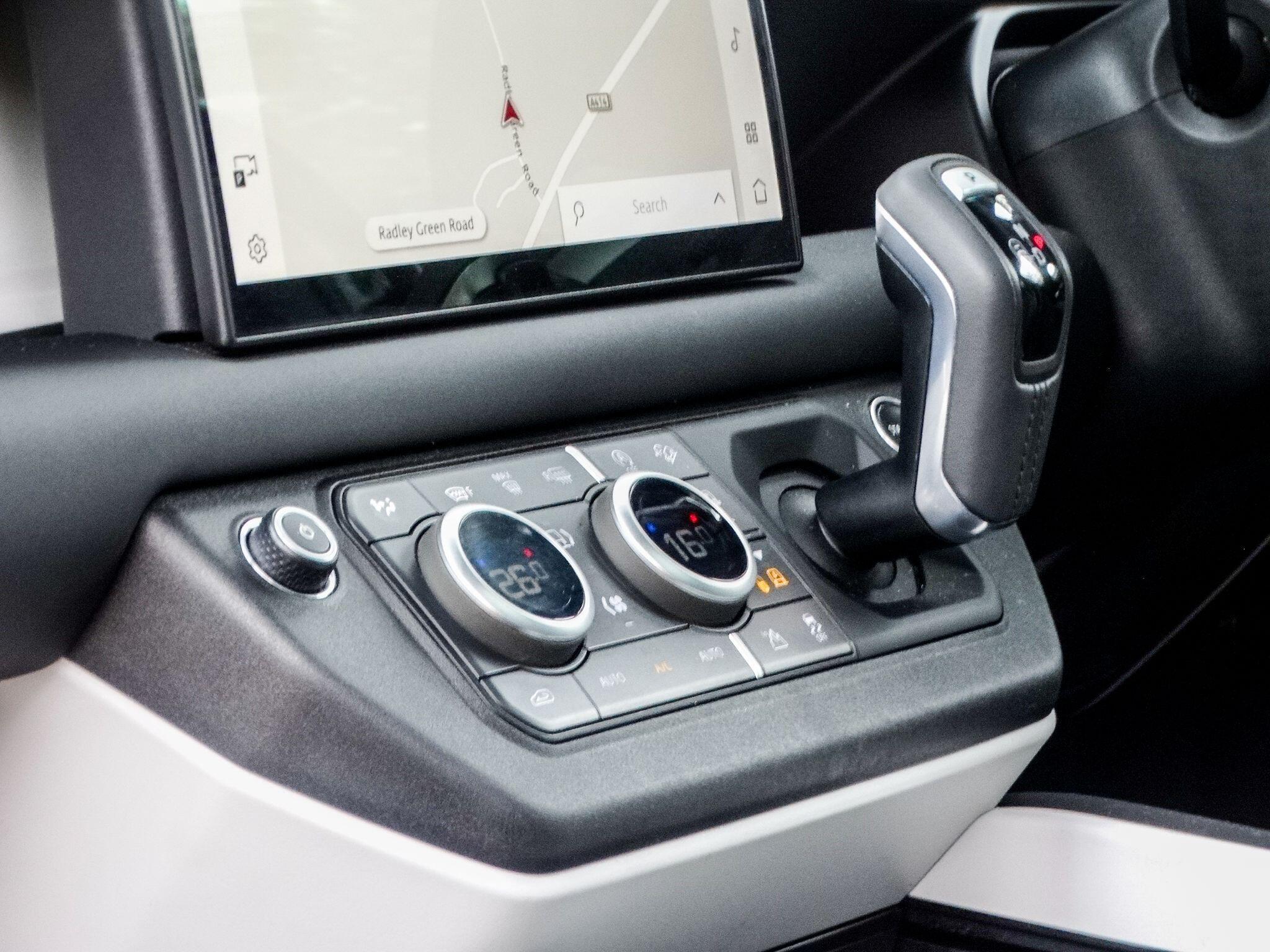 Land Rover Defender 110 3.0 D350 MHEV X-Dynamic SE Auto 4WD Euro 6 (s/s) 5dr — photo 18