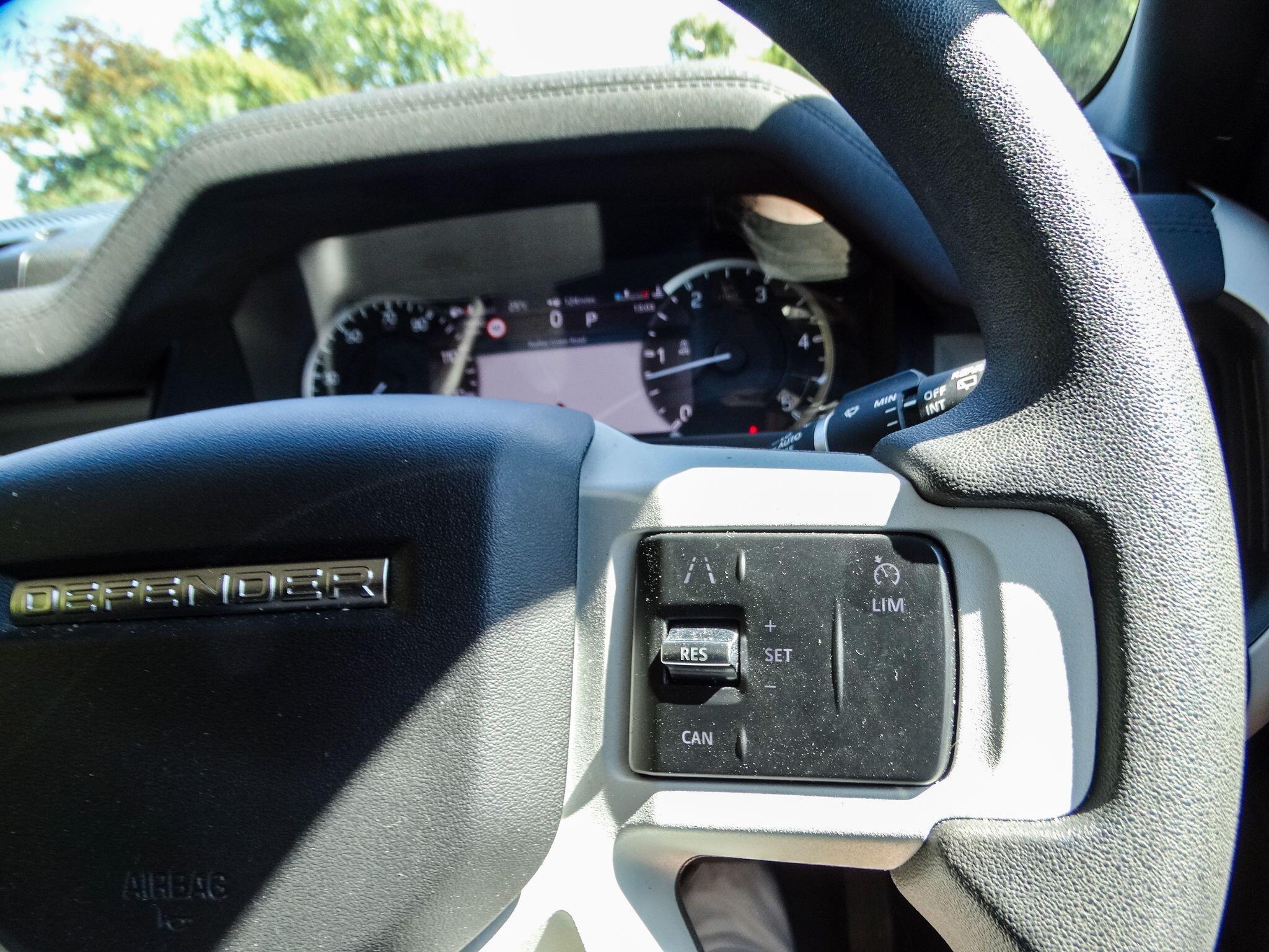Land Rover Defender 90 3.0 D250 MHEV Hard Top SUV Auto 4WD SWB Euro 6 (s/s) 3dr — photo 36