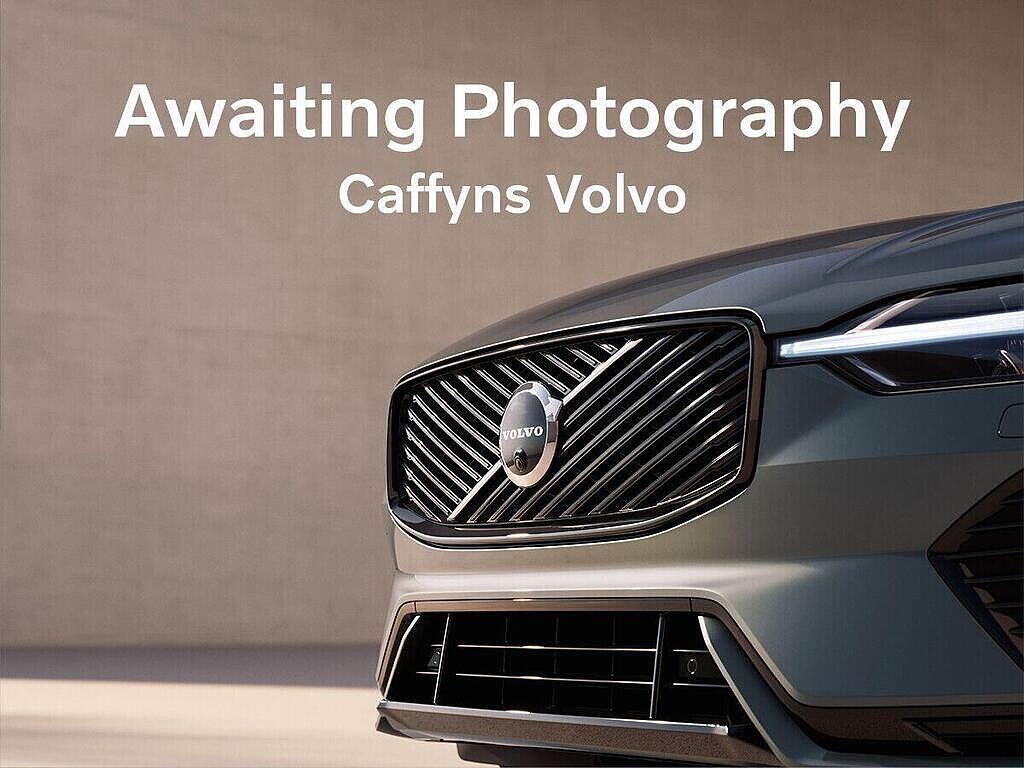 2022 VOLVO XC40