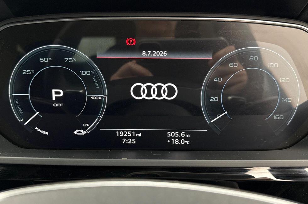 Audi Q8 Photo at-a91c1ab6246841688a17d0d731658f62.jpg