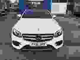 Mercedes-Benz E Class Photo 2