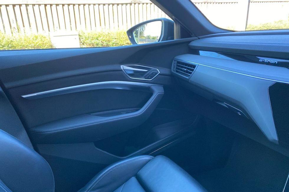 Audi Q8 Photo at-a9710d0e0b2a41e5a288aa9417a53872.jpg