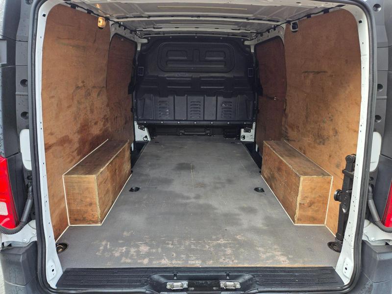 Mercedes-Benz Vito Photo at-a97d28ec1ca449bcb7910edacc681ab4.jpg