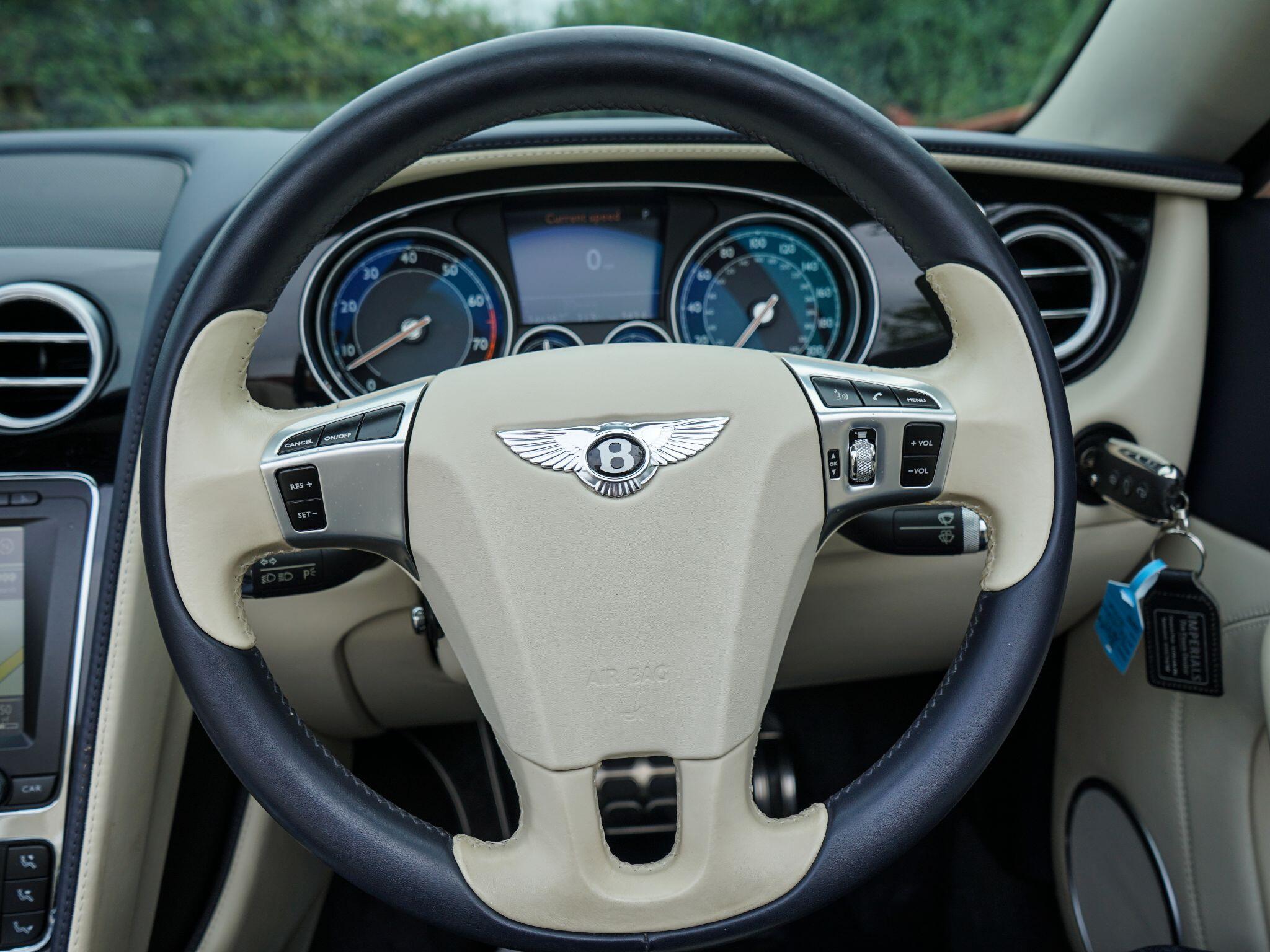 Bentley Continental 4.0 V8 GTC S Convertible 2dr Petrol Auto 4WD Euro 5 (528 ps) — photo 7