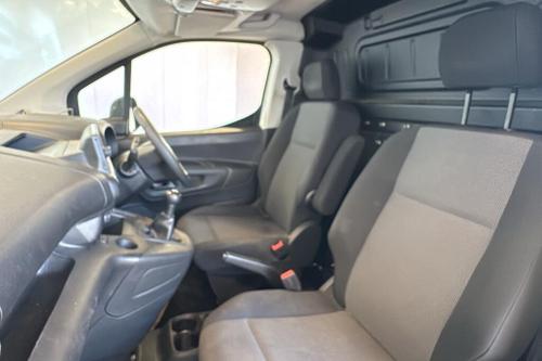 Vauxhall COMBO Photo at-a99603380c824fb1ba4f8d05618f4ecf.jpg