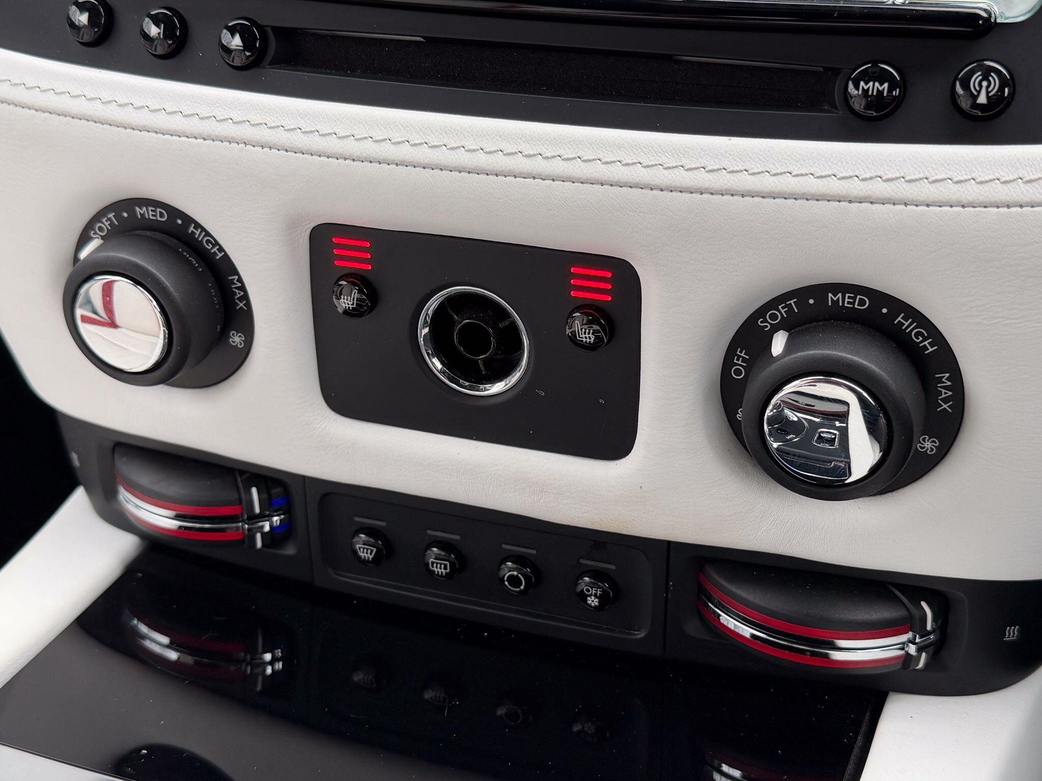 Rolls-Royce Dawn 6.6 V12 Convertible 2dr Petrol Auto Euro 6 (563 bhp) — photo 24