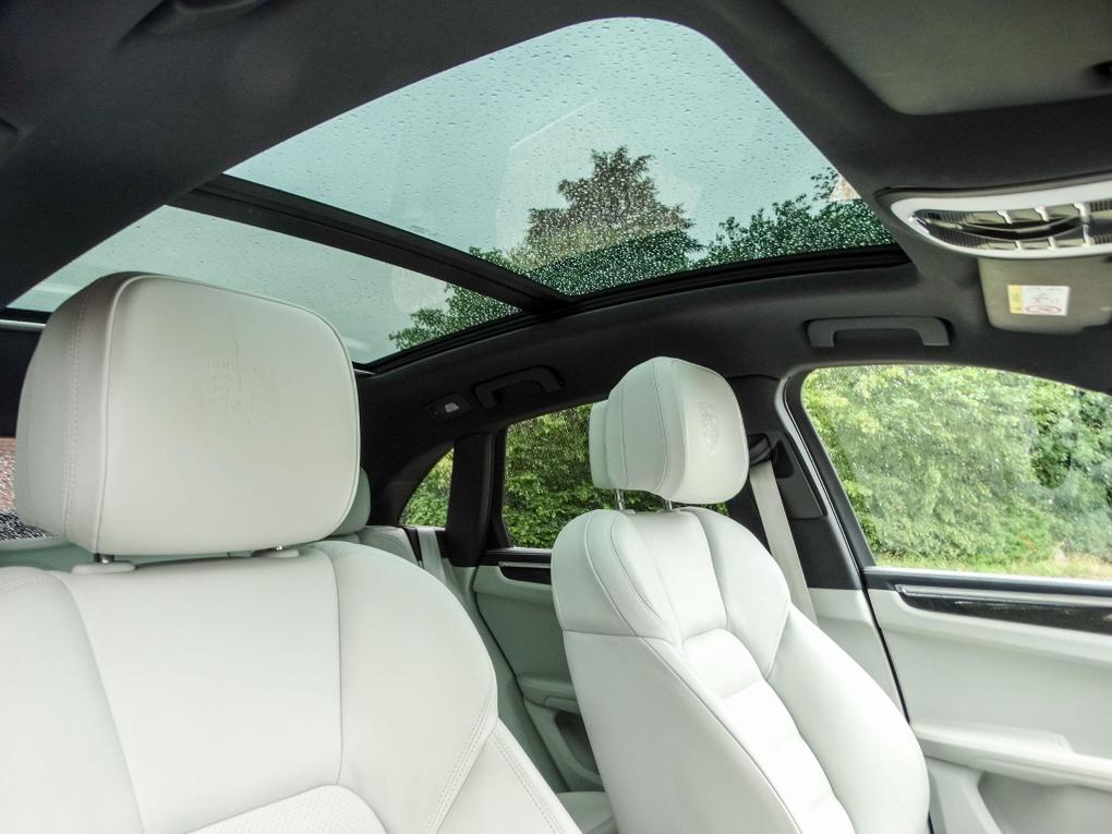 Used Porsche Macan LX72OYD 22