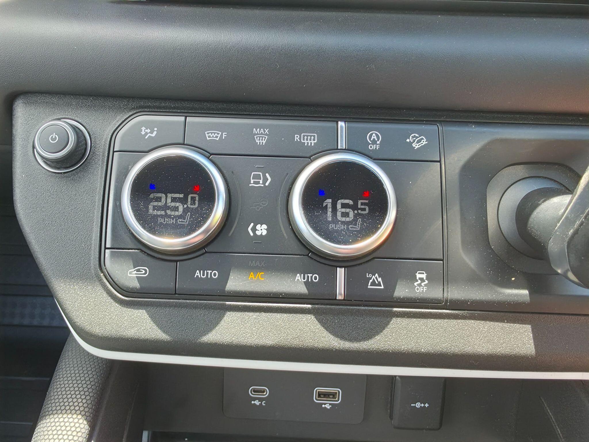 Land Rover Defender 90 2.0 P300 X-Dynamic SE SUV 3dr Petrol Auto 4WD Euro 6 (s/s) (300 ps) — photo 20