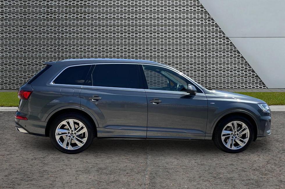 Audi Q7 Photo at-a9fd8d0e014f4cd29820b9d68369d1fa.jpg