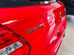 Suzuki Swift Photo 12