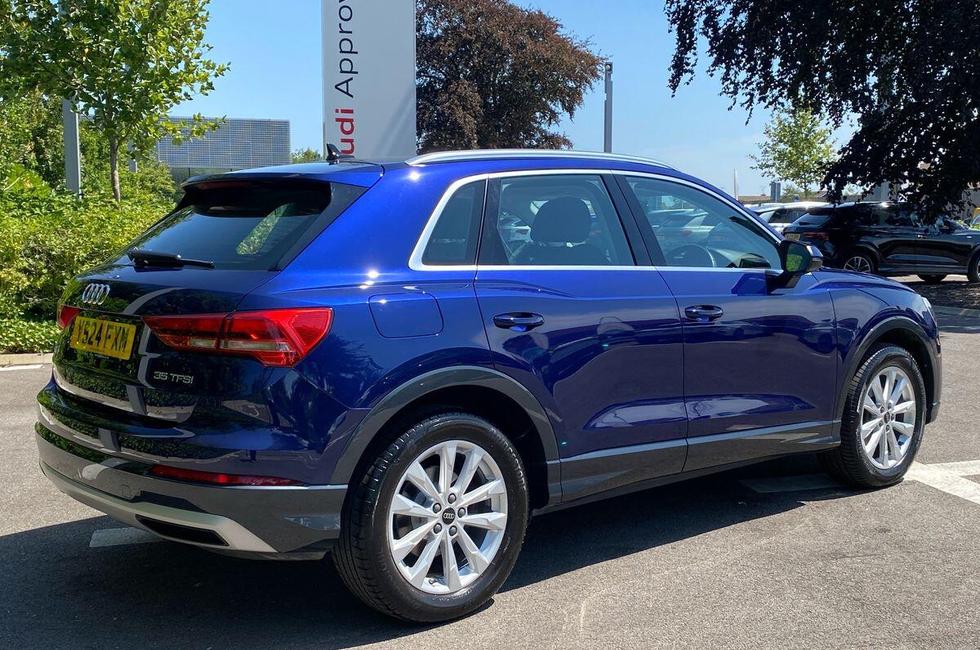 Audi Q3 Photo at-aa2eb8b7d5004f0bb7d62be67ada3a24.jpg