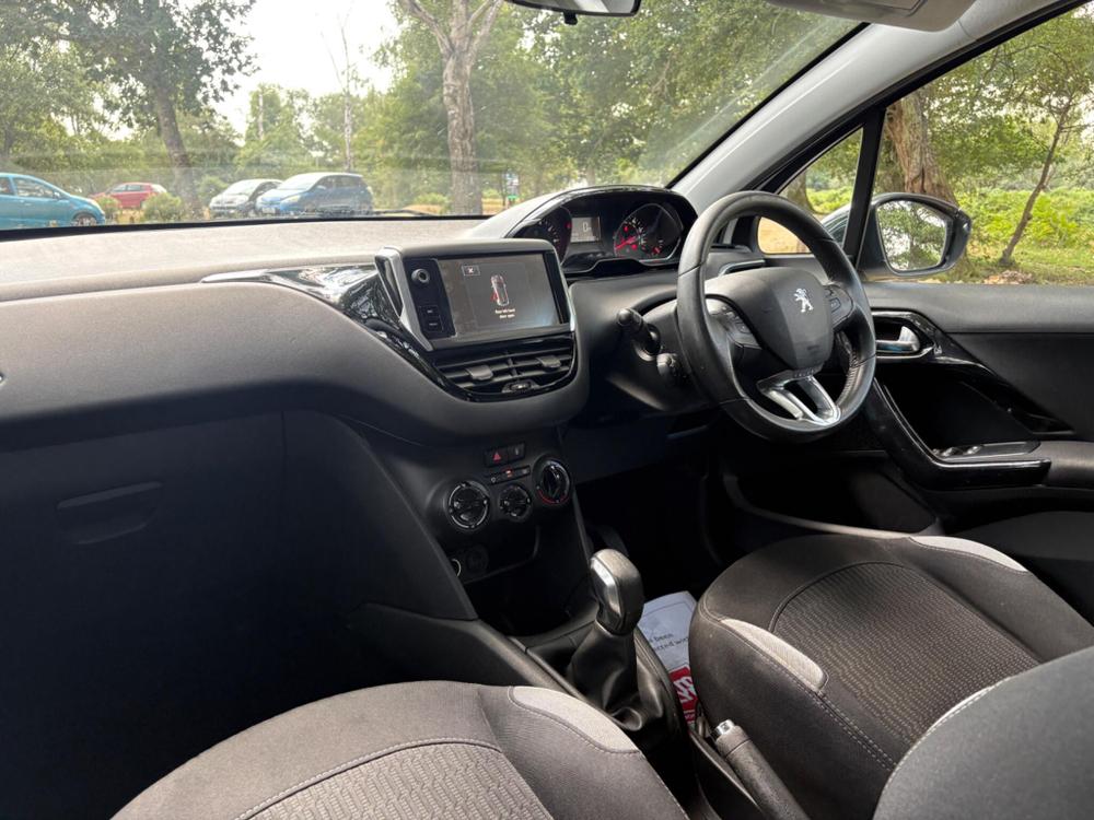 Peugeot 208 Photo at-aa67f6a9265b4bef9518e9979669c454.jpg