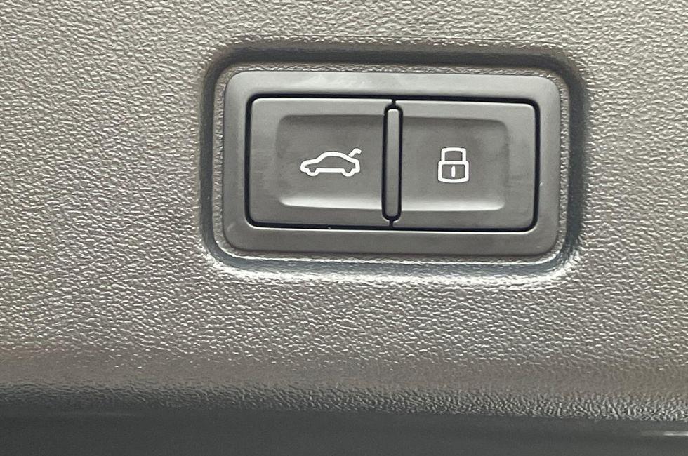 Audi A6 Photo at-aaac44309bd34859a87c883a2761b595.jpg