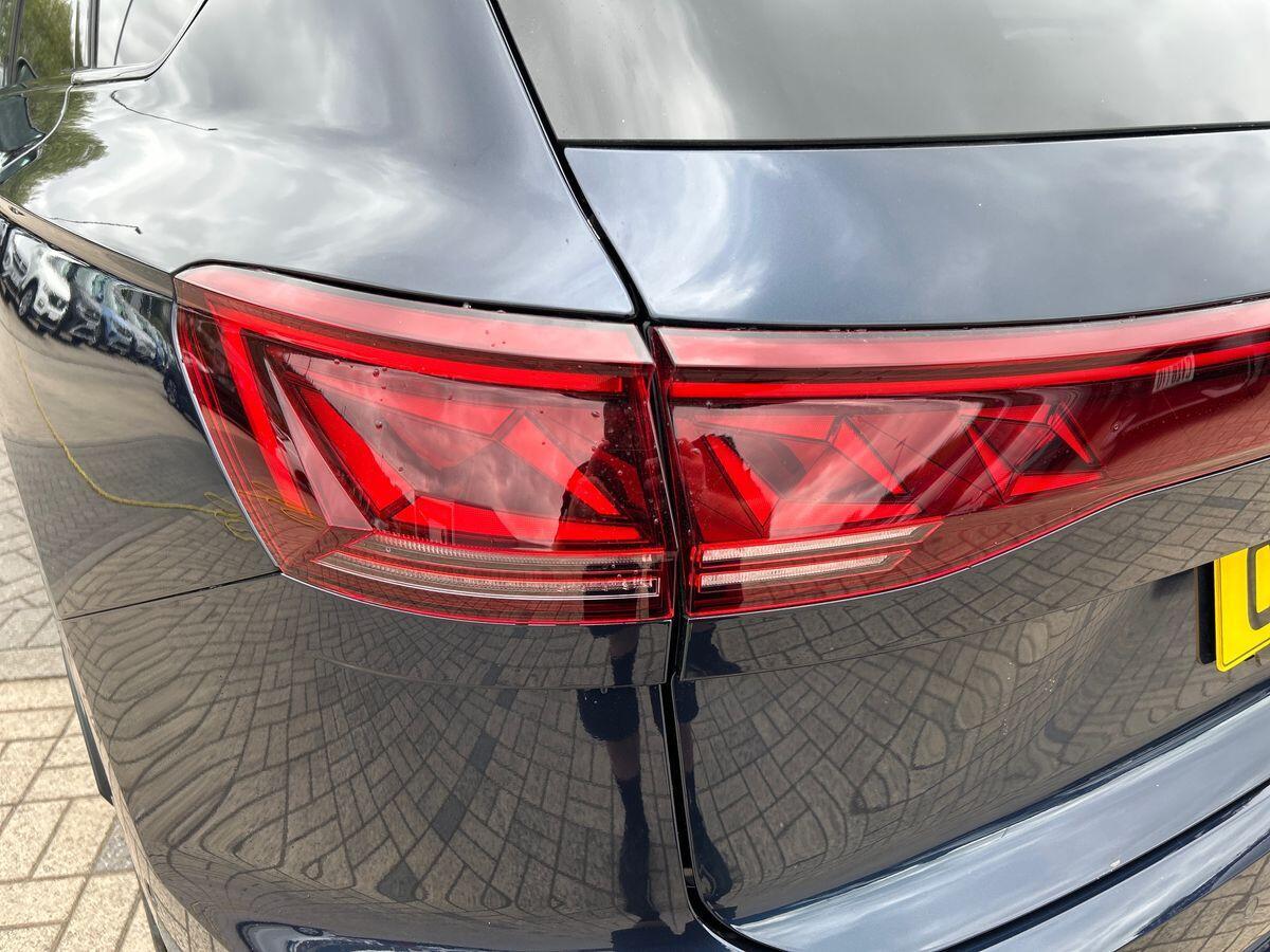 Volkswagen Touareg Photo at-aac6f0ff3360494eb15243b54787ca5c.jpg