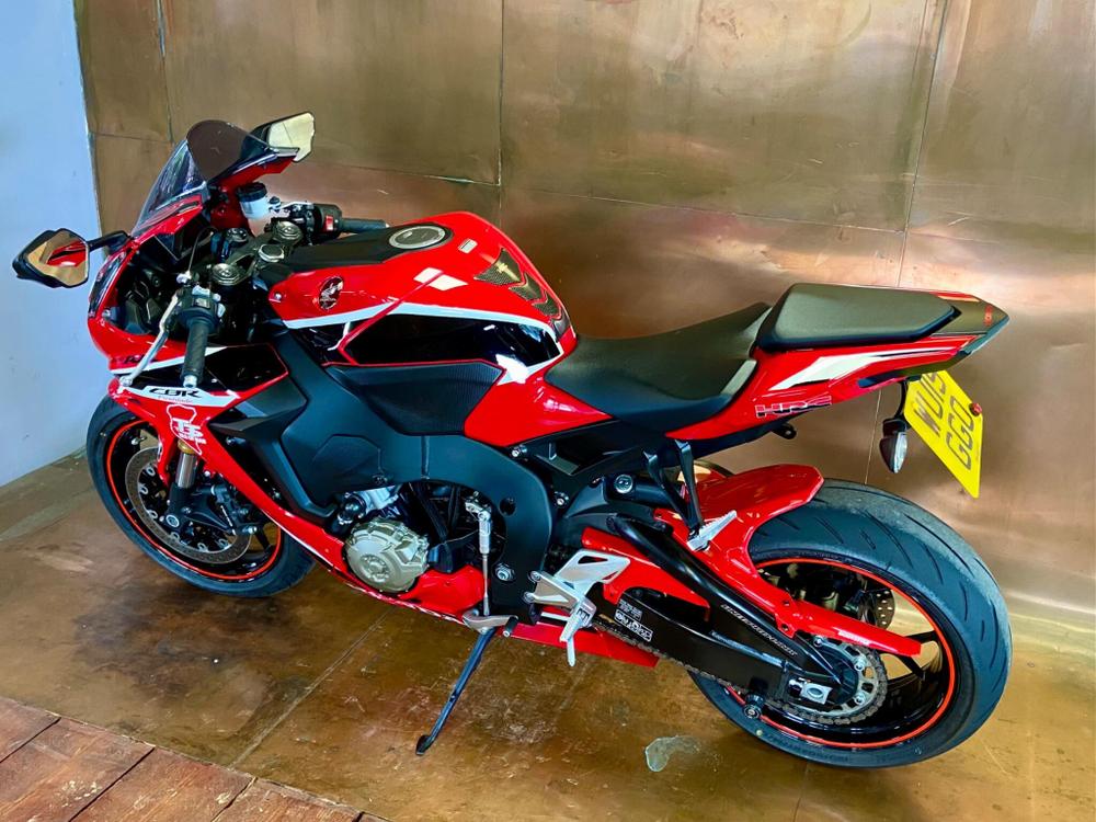Honda CBR1000RR Fireblade Photo at-aaf97c1333ff4edfa1249041b1a42a37.jpg