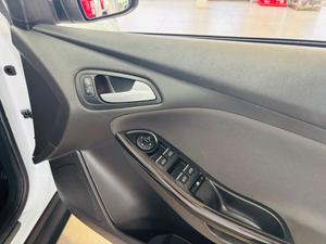 Ford Focus Photo 24