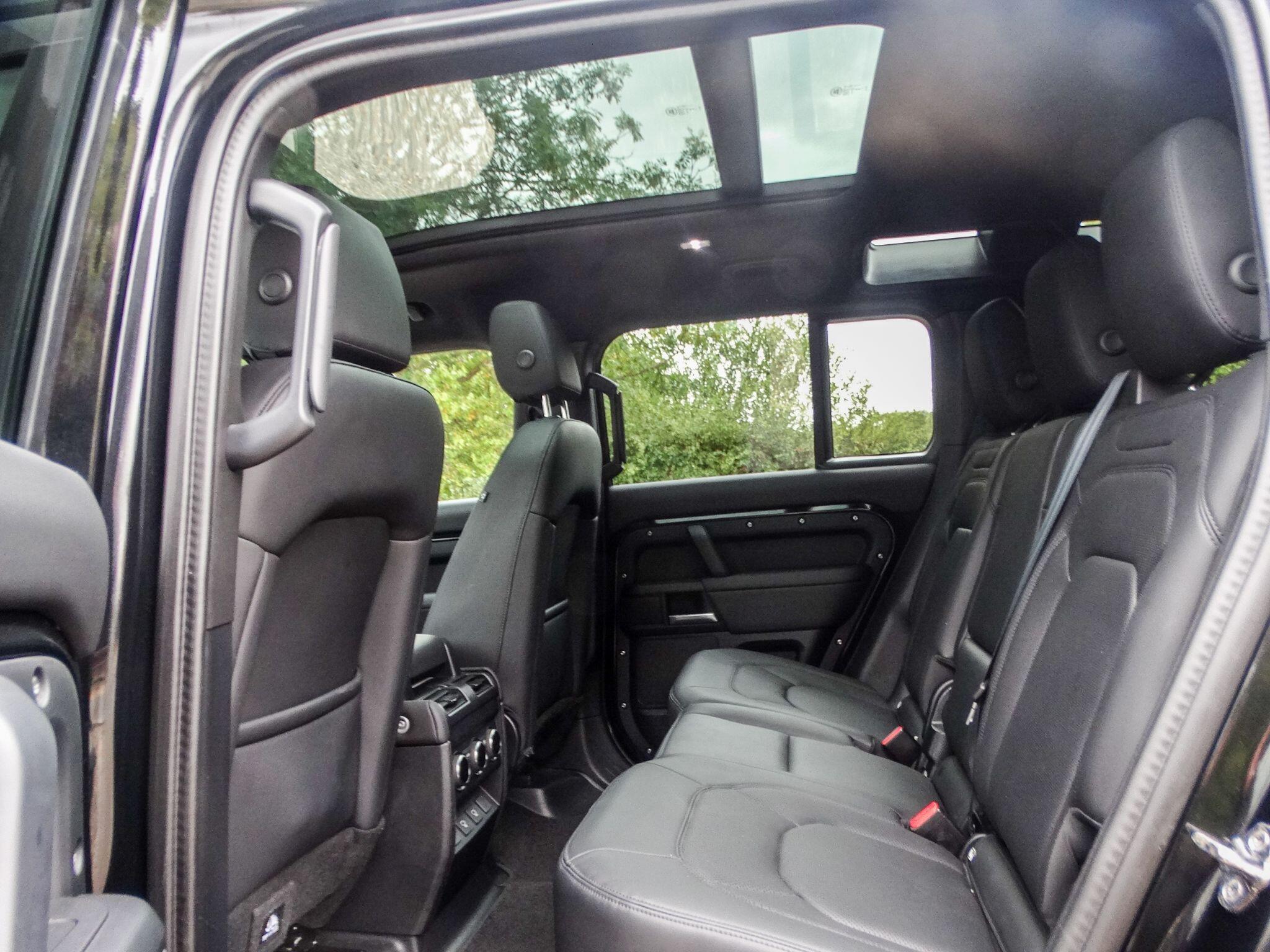 Land Rover Defender 110 3.0 D350 MHEV X-Dynamic SE Auto 4WD Euro 6 (s/s) 5dr — photo 12