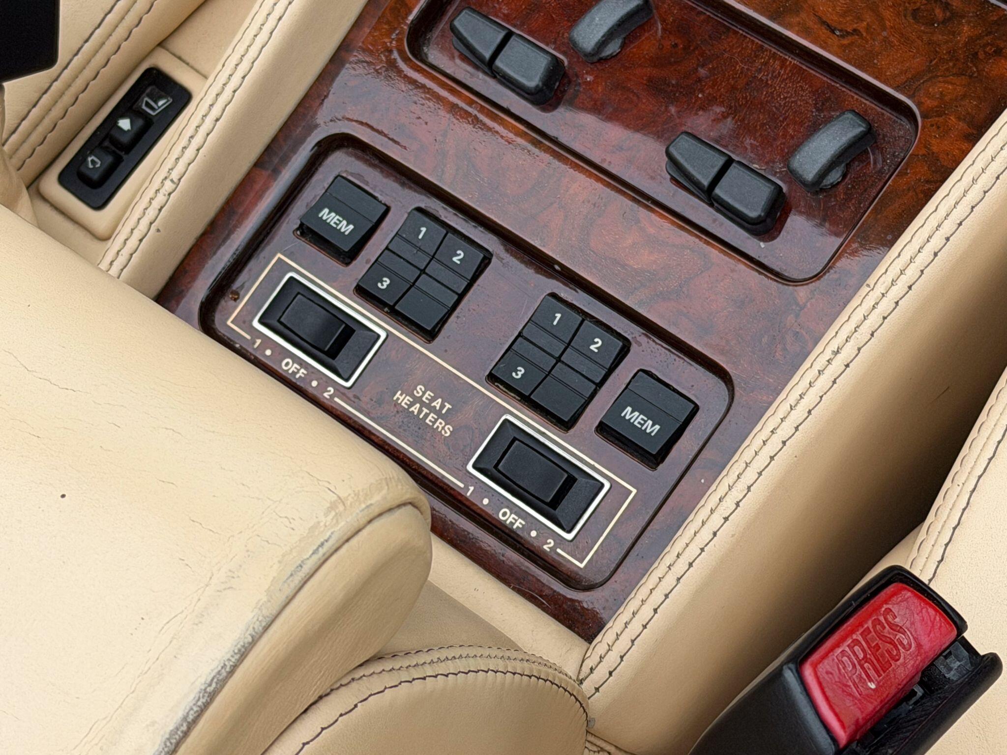Bentley Azure 6.8 Convertible 2dr Petrol Automatic (422 g/km 385 bhp) — photo 19