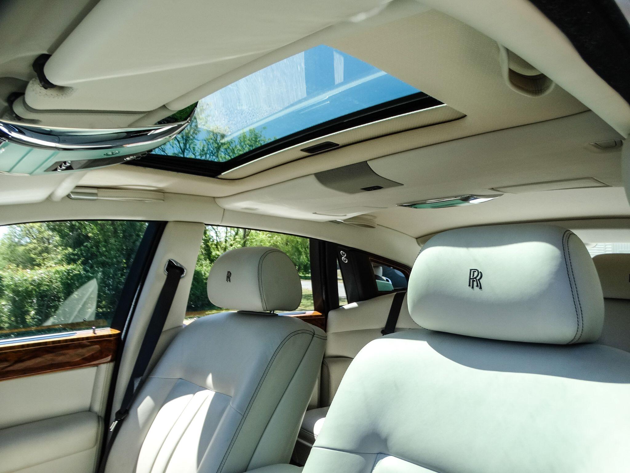 Rolls-Royce Phantom 6.7 V12 Saloon 4dr Petrol Auto Euro 5 (453 bhp) — photo 12