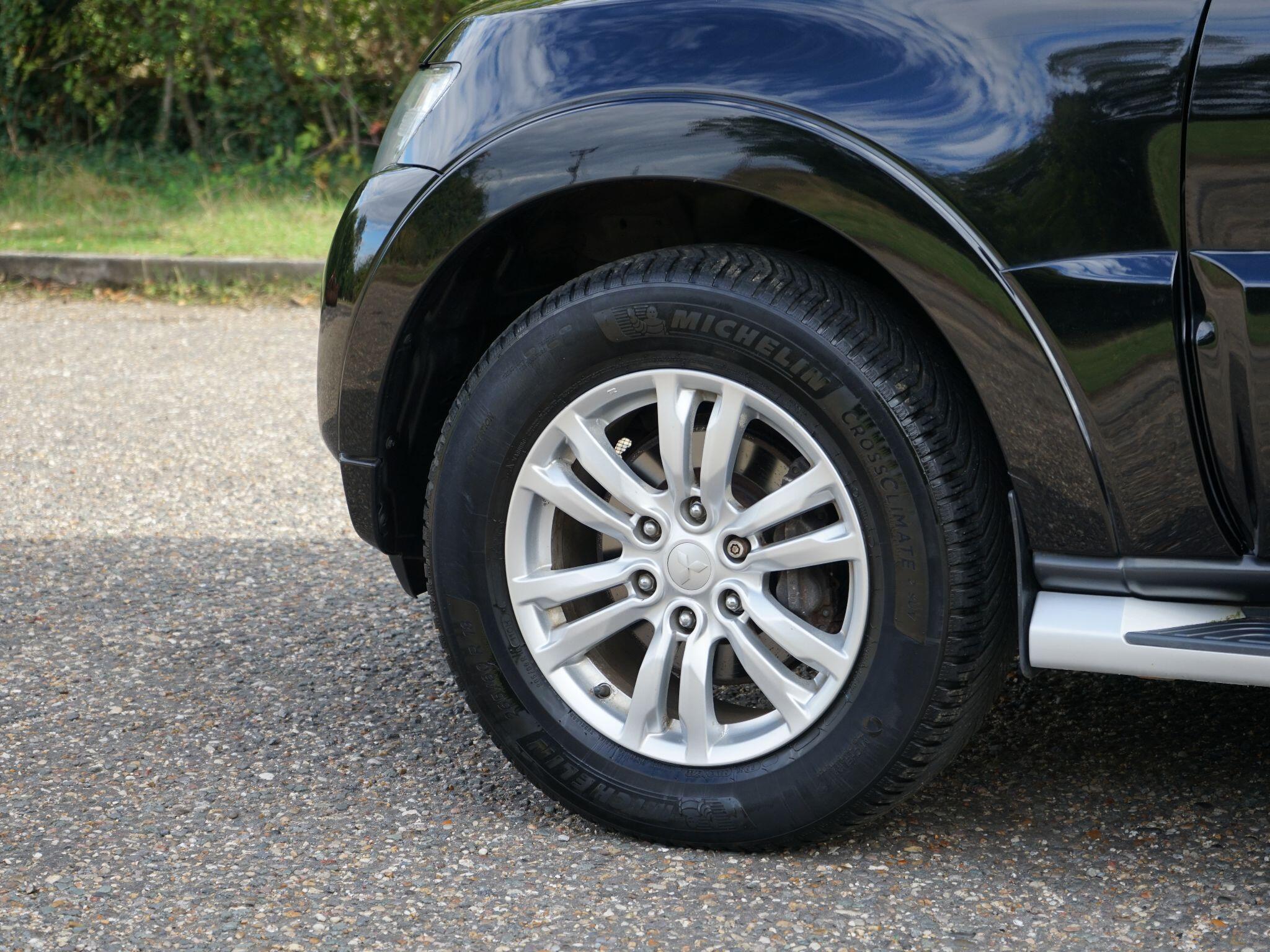 Mitsubishi Shogun 3.2 DI-DC SG3 SUV 5dr Diesel Auto 4WD Euro 6 LWB (187 ps) — photo 5