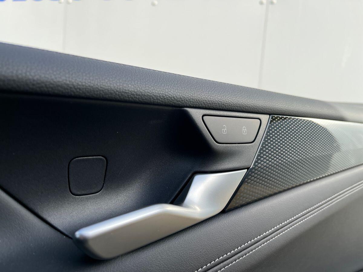 Volkswagen Tiguan Photo at-ad0d0b901fc04e93bac107b4f021156c.jpg