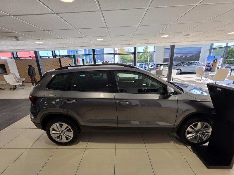 Skoda Karoq Photo at-ad0e09edb6004ed7bcbdf8132bd1e491.jpg