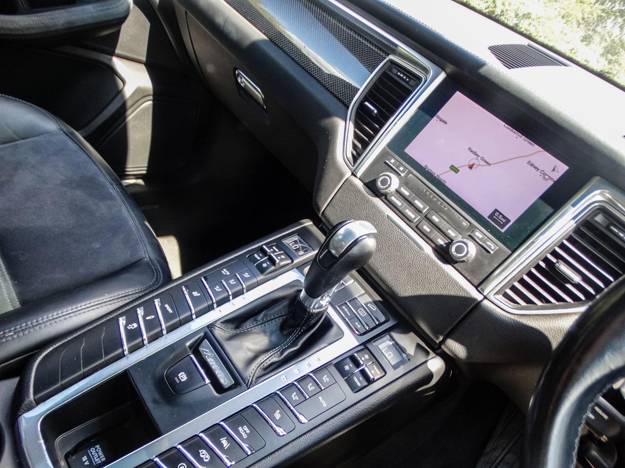 Porsche Macan 3.0T V6 GTS PDK 4WD Euro 6 (s/s) 5dr — photo 6