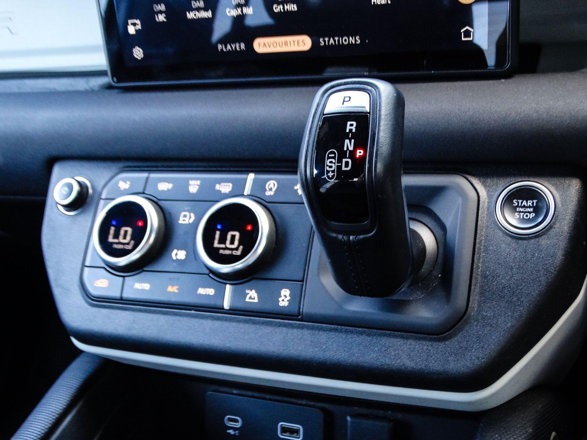 Land Rover Defender 90 3.0 D250 MHEV X-Dynamic S Auto 4WD Euro 6 (s/s) 3dr — photo 30