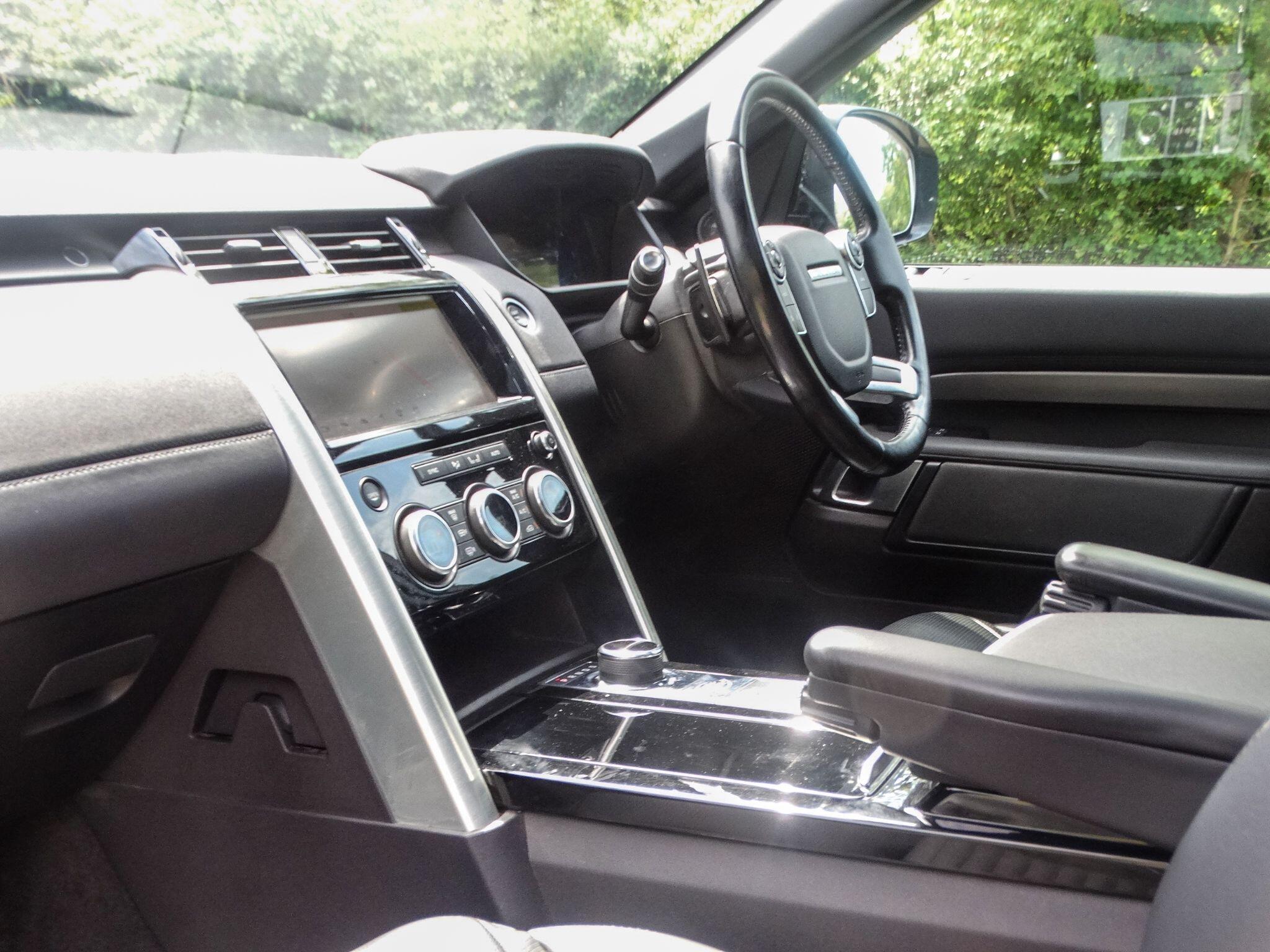 Land Rover Discovery 3.0 TD V6 HSE SUV 5dr Diesel Auto 4WD Euro 6 (s/s) (258 ps) — photo 15