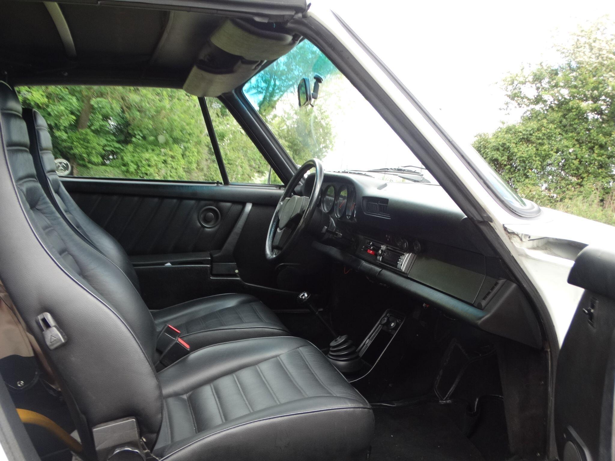 Porsche 911 3.6 993 Carrera 4 Cabriolet 2dr Petrol Manual AWD (272 bhp) — photo 14