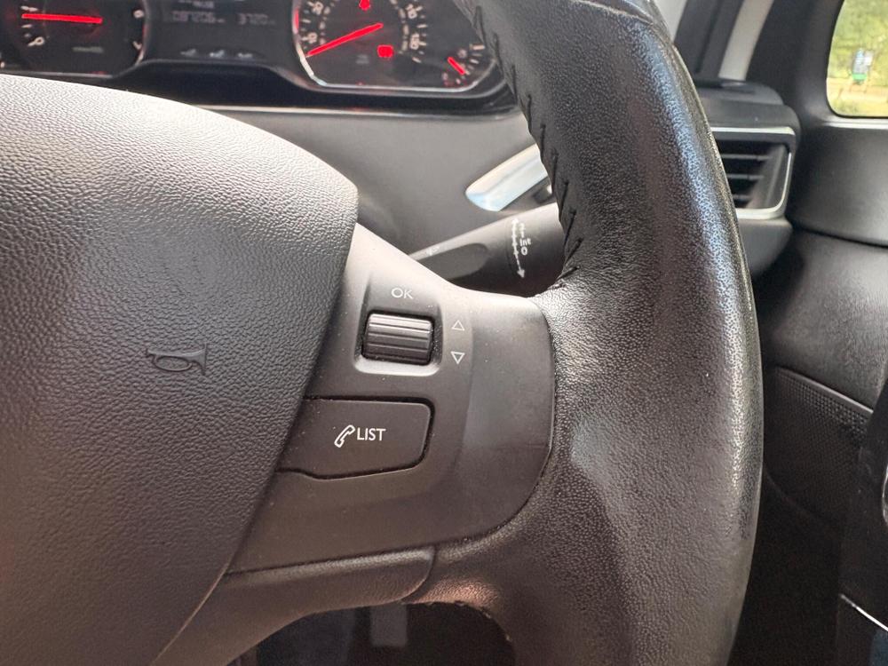 Peugeot 208 Photo at-ad8236b8b37a4b4ab64ea81ce679d5a3.jpg