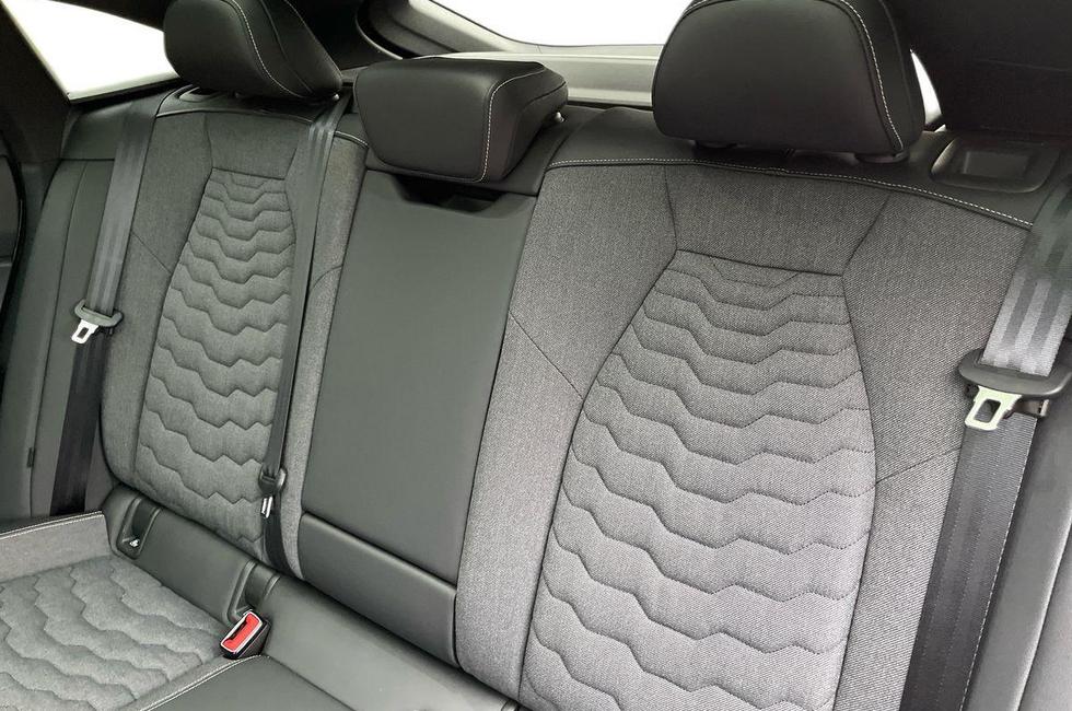 Audi A6 Photo at-ad864391d3c9418ba05c1006f8e1726e.jpg