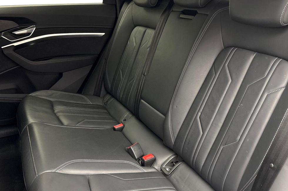 Audi e-tron Photo at-adadb809201a41bcac103645af4b88dc.jpg
