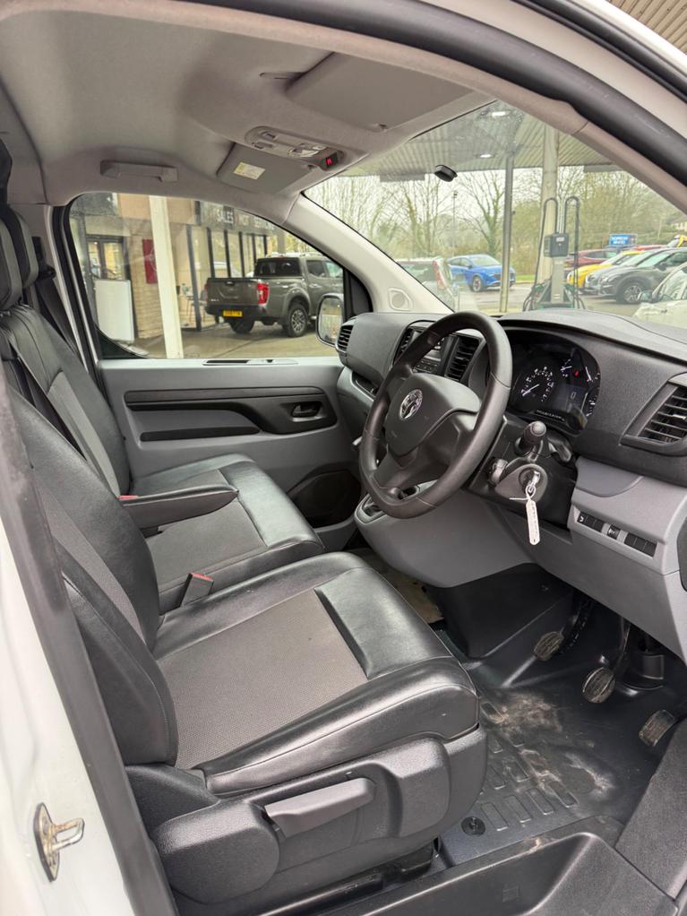 Used Vauxhall Vivaro LB70LKC 10
