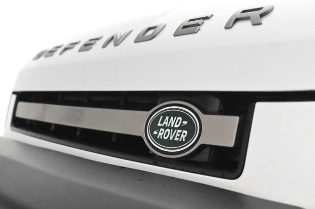 Land Rover DEFENDER Photo at-adc91a4b7eb4401390252fd149ff7660.jpg