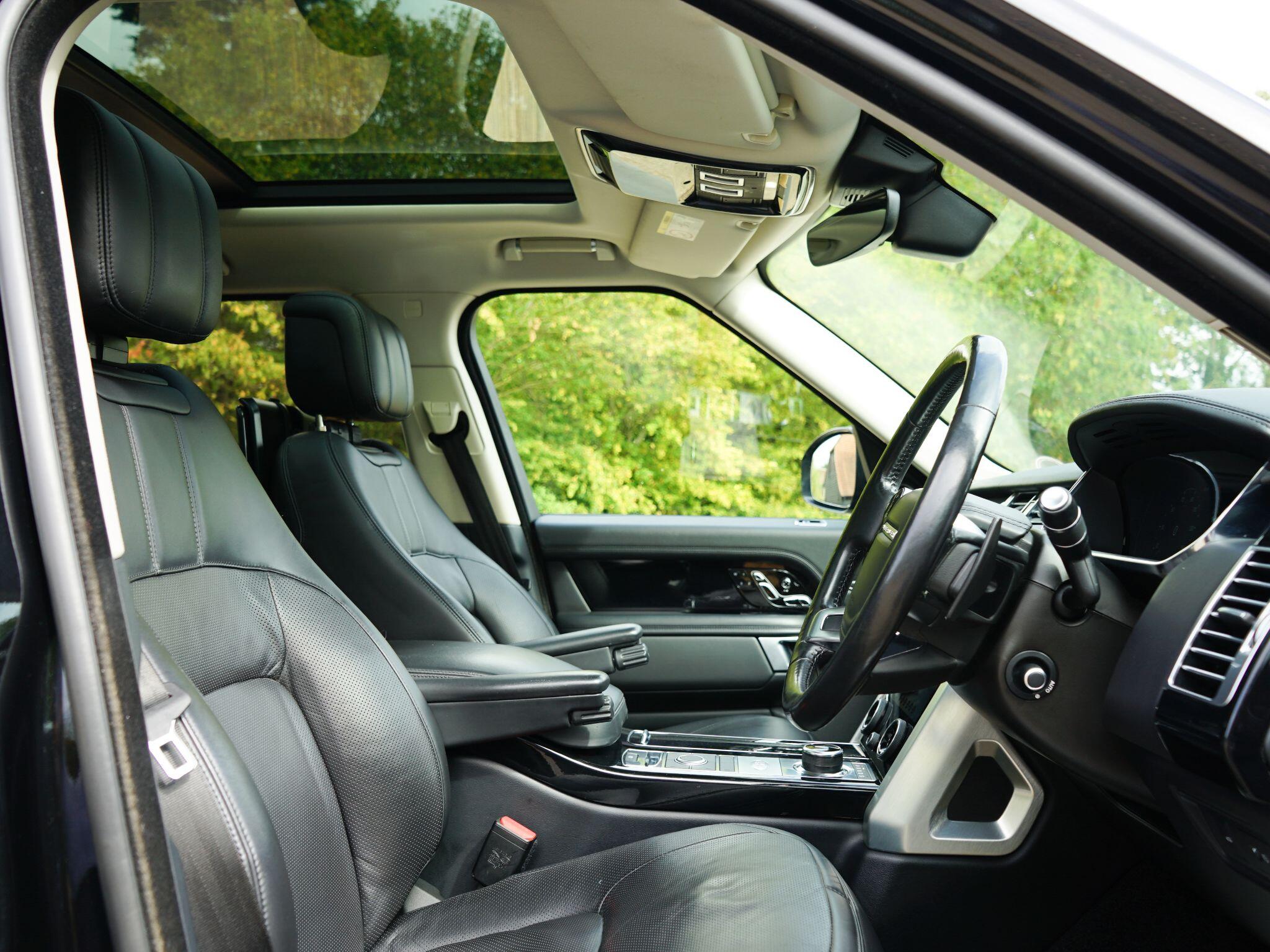 Land Rover Range Rover 3.0 SD V6 Vogue Auto 4WD Euro 6 (s/s) 5dr — photo 25