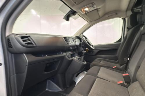 Vauxhall VIVARO Photo at-adef5fb2e06d47e089c765cbf0364c8c.jpg