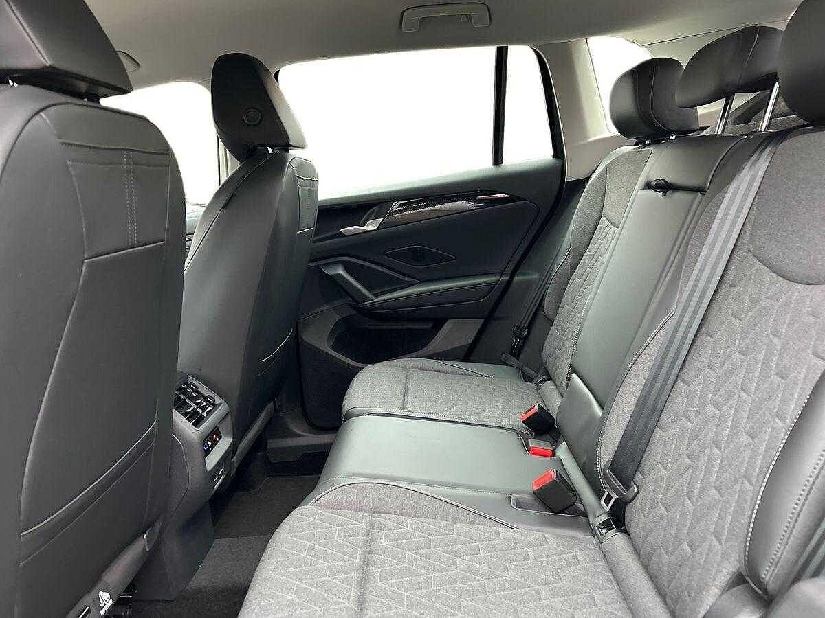 Volkswagen Tiguan Photo at-ae2acb53b67d4a22af13c64d285cfc1f.jpg